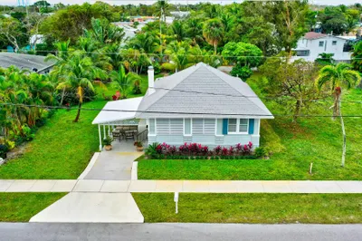320 SE 4th Avenue 1