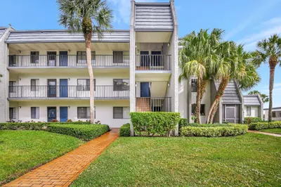 4822 Esedra Court  #208 1