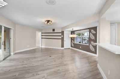 LOVELY MOVE IN READY CONDO