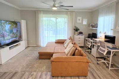 1127 Vermilion Dr 1