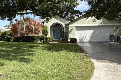8081 SE Helen Terrace 1