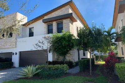 10510 NW 78th Ter #10510 1