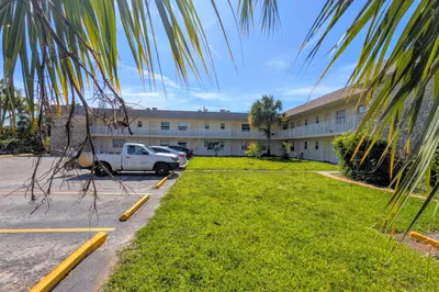 Exterior front & parking