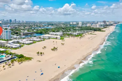 2000 S Ocean Lane #402 1