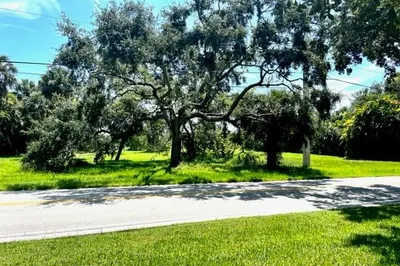 140 N Sewalls Point Road 1