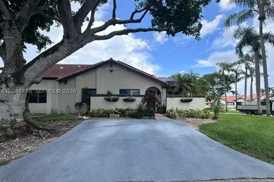 6633 NW 178th Ter 1
