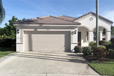 692 Maplewood Ct 1