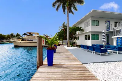 508 Hendricks Isle #9 1
