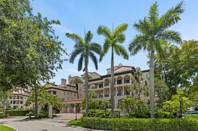 19122 Fisher Island Dr #19122 1