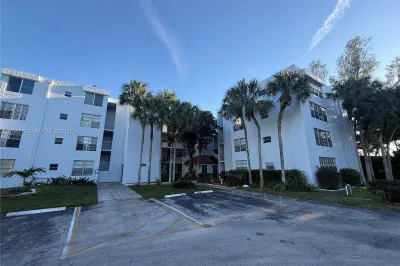 9470 Live Oak Pl #104 1