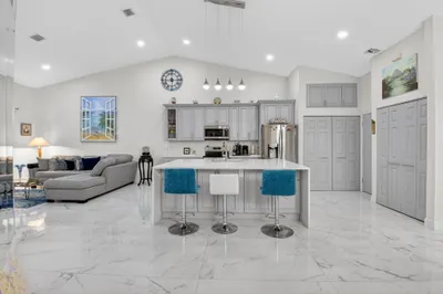 6247 Heliconia Road 1