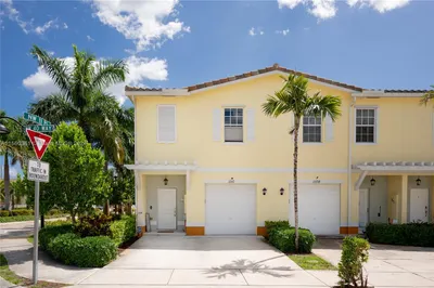 1110 NW 40th Way #1110 1