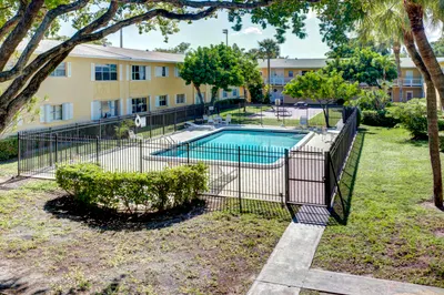 420 SE 2nd Avenue #23 1