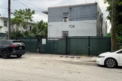 708 NW 4th Ave #5 1