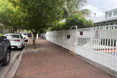 840 SW 13th Ave 1