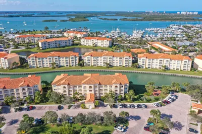 19 Harbour Isle Drive W #Unit 201 1