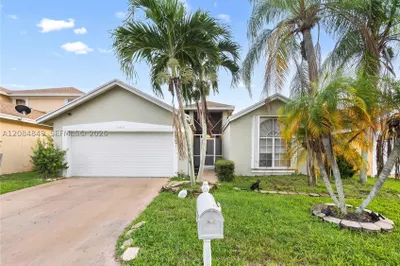 1065 W Fairfax Cir W 1
