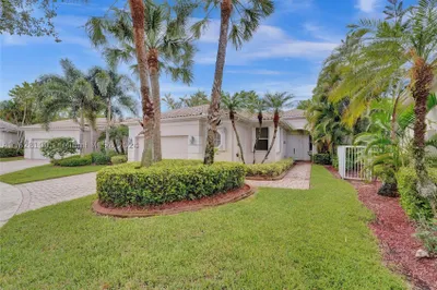 2525 Bay Pointe Ct 1