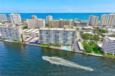 299 N Riverside Dr #102 1