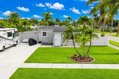 117 SW 6th St 1