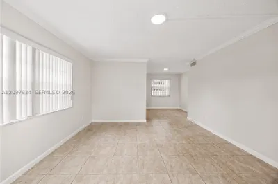 4933 Hollywood Blvd #101 1