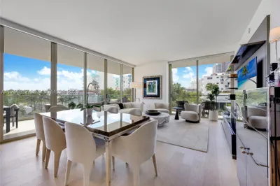 300 Collins Ave #4D 1