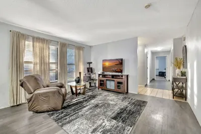 2080 Colonial Road #1 1