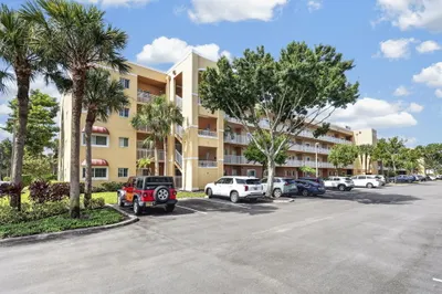 4721 Lucerne Lakes Boulevard E #711 1