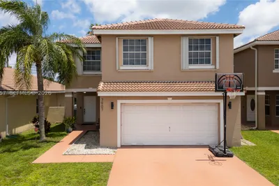 7907 N Silverado Cir 1