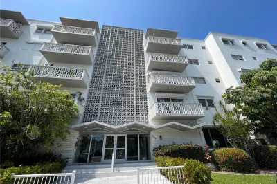 9700 E Bay Harbor Dr #202 1
