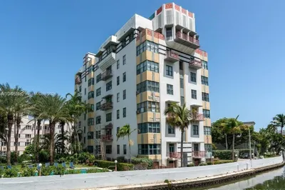 2421 Lake Pancoast Dr #4B 1