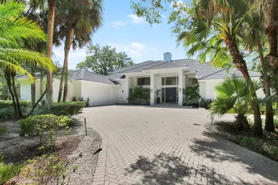 Circular Driveway | 3 Car Garage