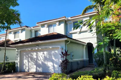 2124 Oakmont Drive 1