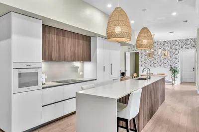 8289 NW 38th Street 1