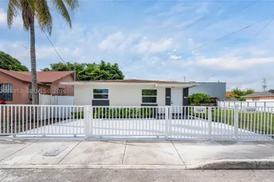 1028 NW 24th St 1