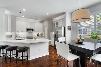 295 NE 5th Avenue #23 1