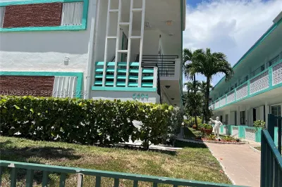 6494 Collins Ave #24 1
