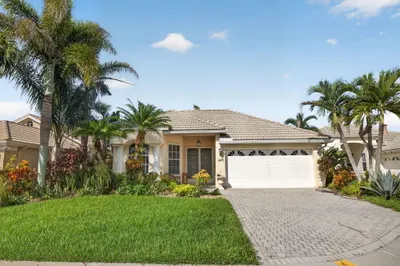 588 SW Saint Johns Bay 1