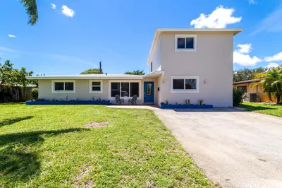 242 SW 9th Street 1