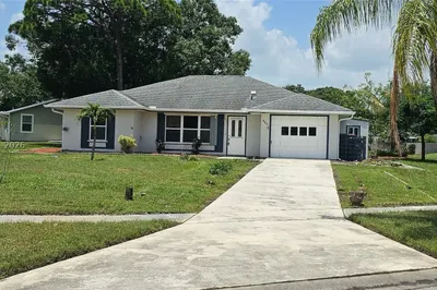 442 NE Elmore St 0 1