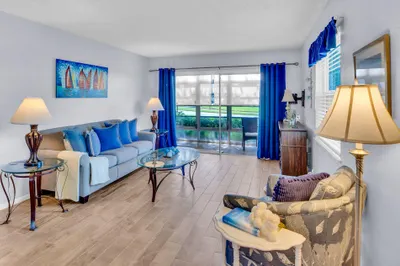 104 ROYAL OAK Drive #101 1