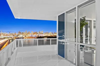 38-web-or-mls-520-west-ave