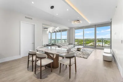 220 Lake Shore Drive #917 1