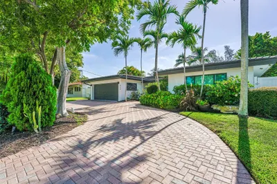 956 SE 10th Court 1