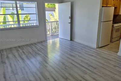 344 Meridian Ave #4B 1