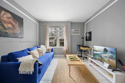 3030 Collins Ave #2B 1
