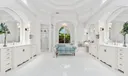 314 W Riverside Drive Photo