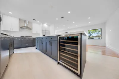 1121 Swan Ave 1
