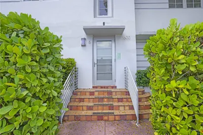 1600 Michigan Ave #6 1