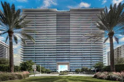 10201 Collins Ave #804 1